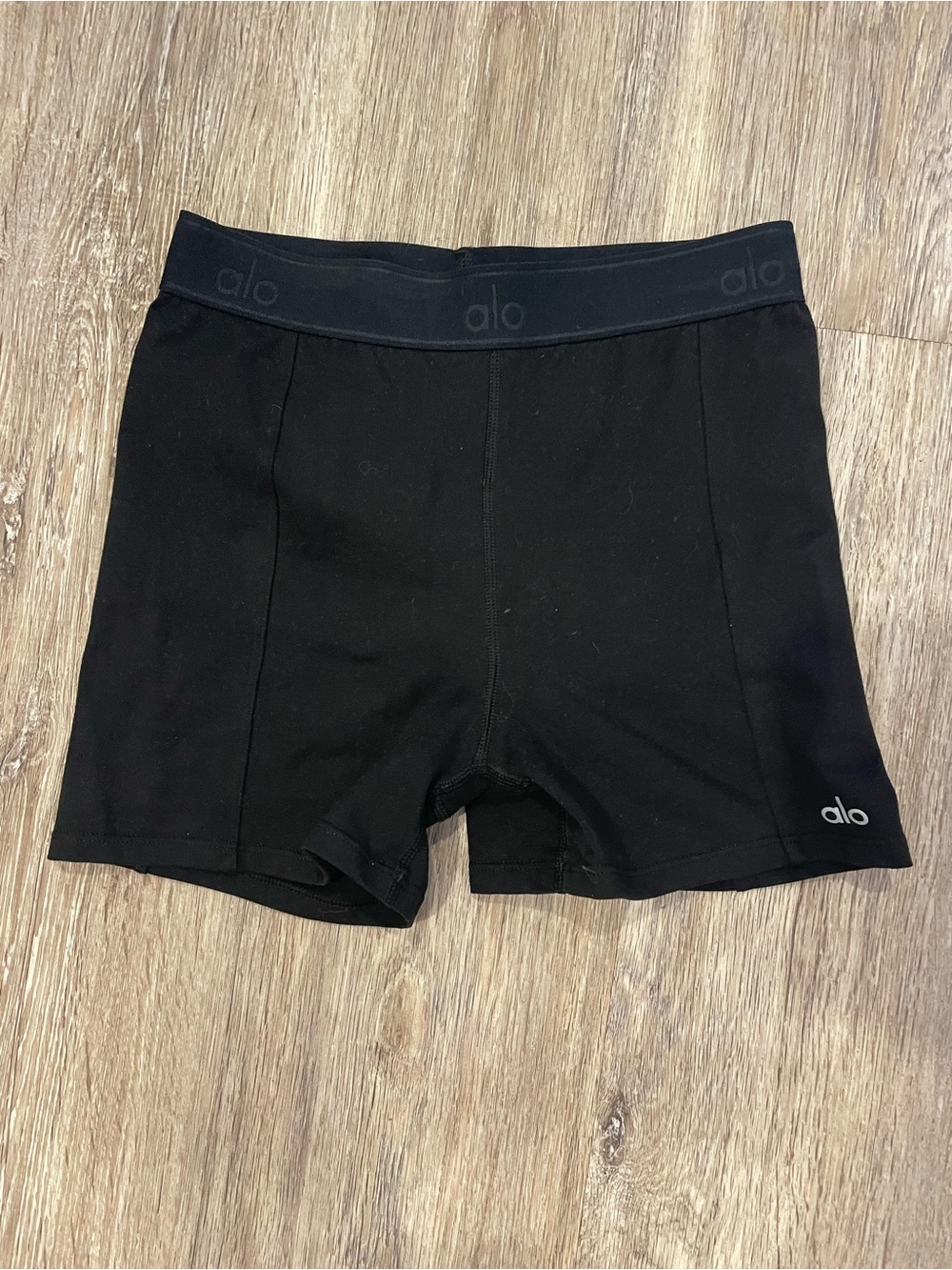 ALO Yoga Women’s Bootie Shortd